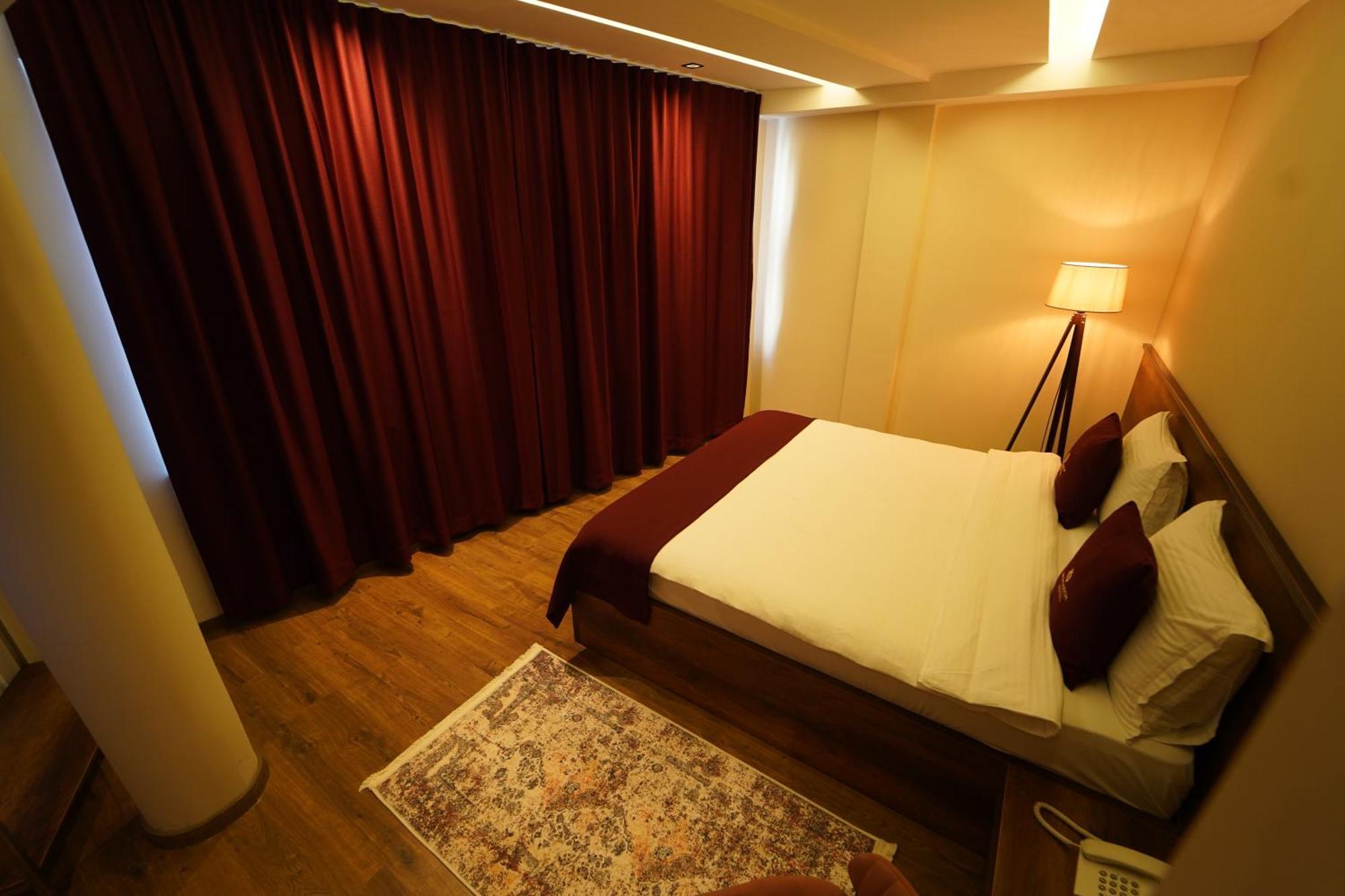 Monarch Hotel بريزرن المظهر الخارجي الصورة