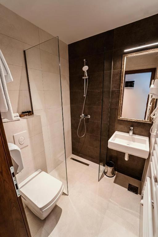 Monarch Hotel بريزرن المظهر الخارجي الصورة